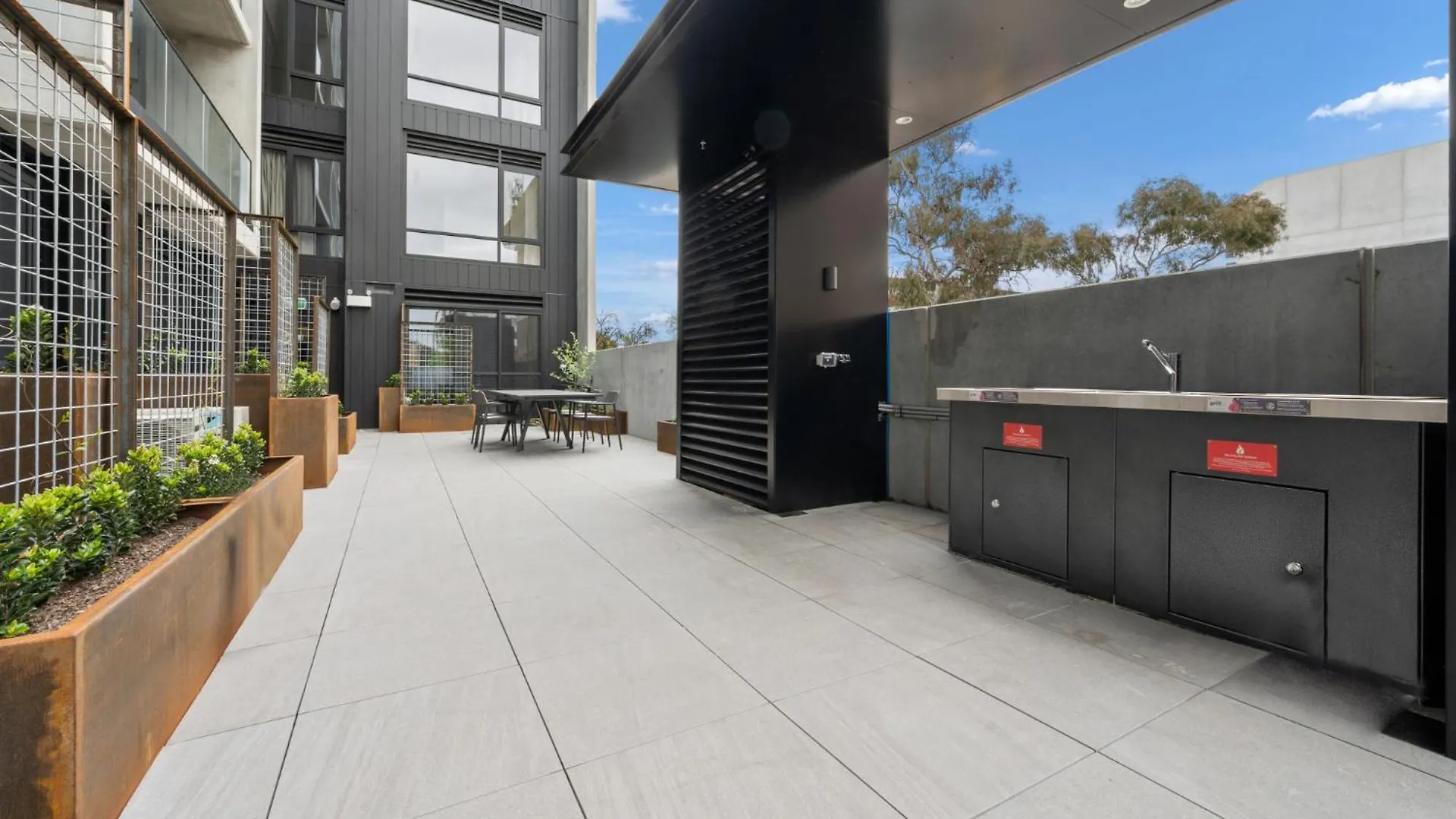 Convenient Braddon Studio With Parking Canberra