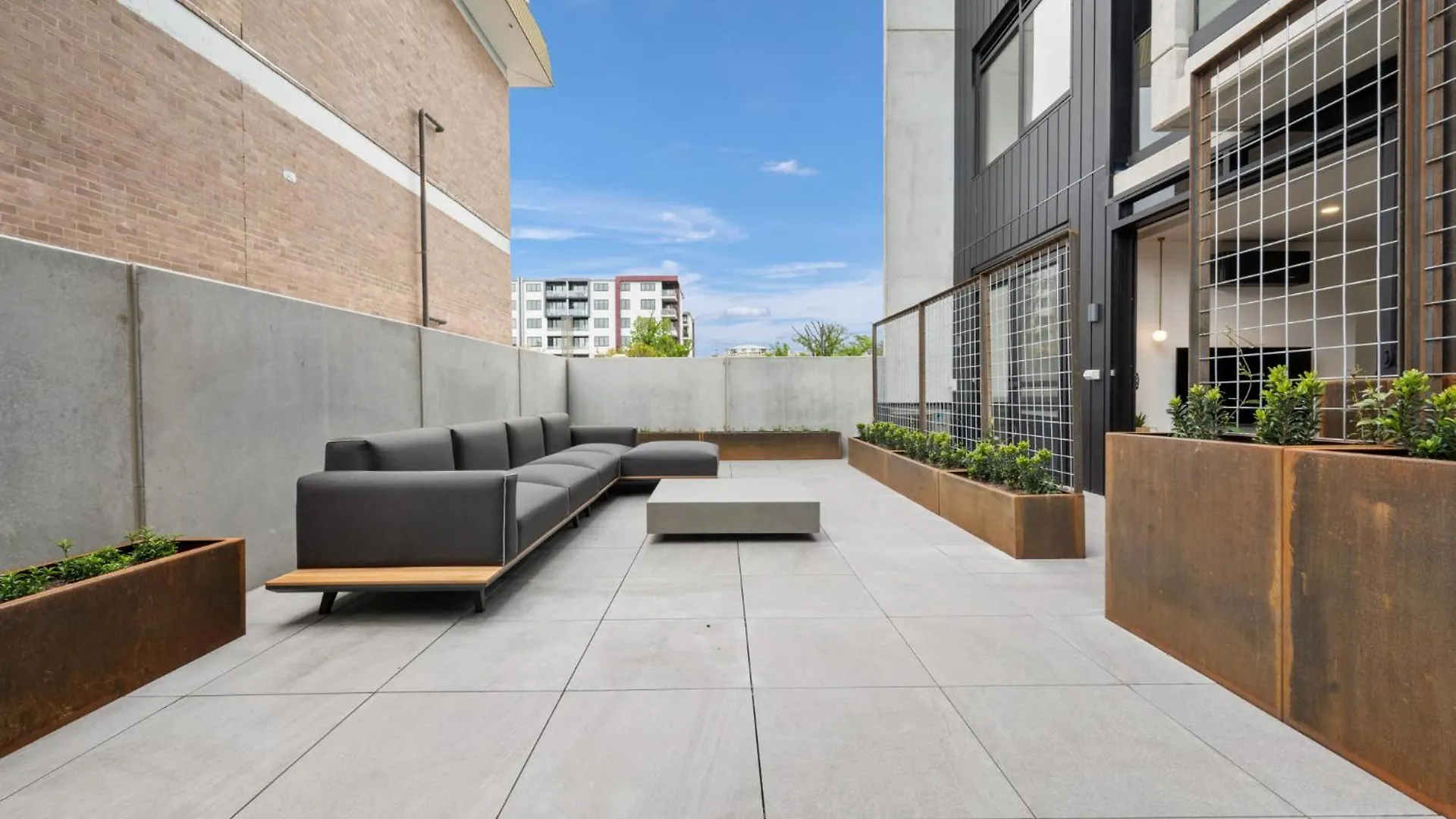Convenient Braddon Studio With Parking Canberra Australia