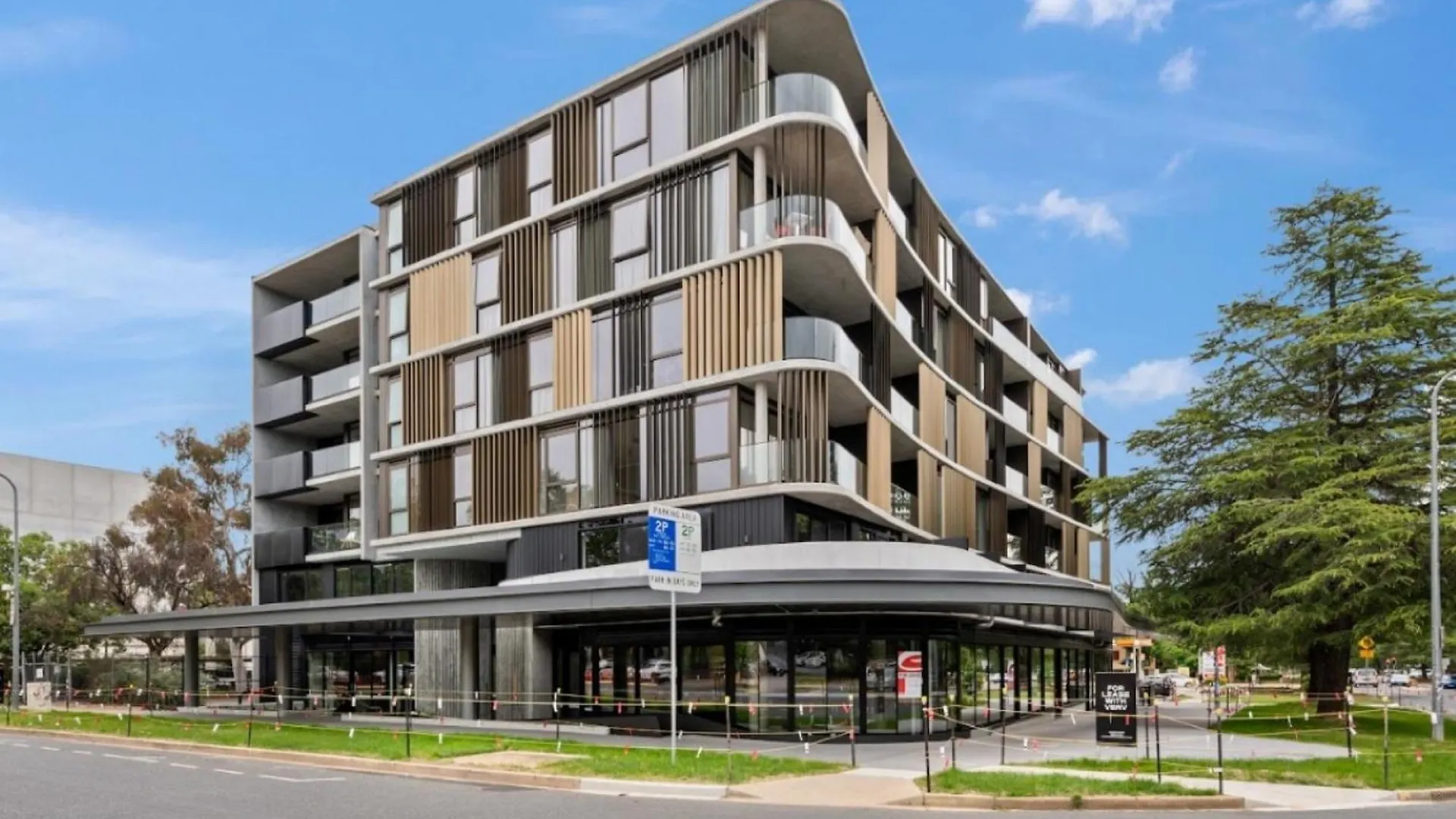 Convenient Braddon Studio With Parking Canberra Apartment